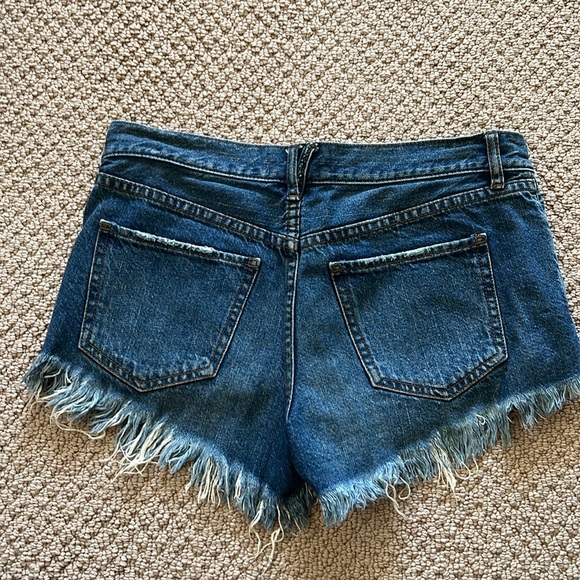 We The Free Distressed Jean Shorts - Size 25 - Picture 4 of 4